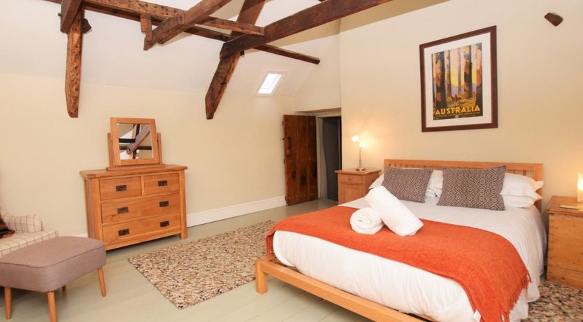 Photo of 4 Bed in Tintagel