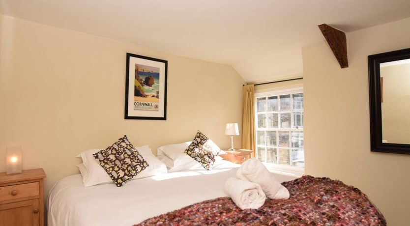 Photo of 4 Bed in Bossiney