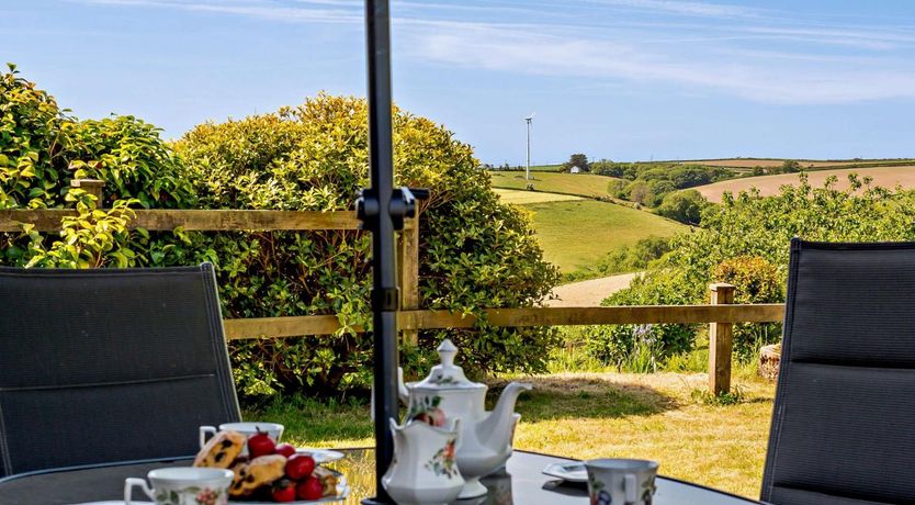 Photo of 2 Bed in Looe