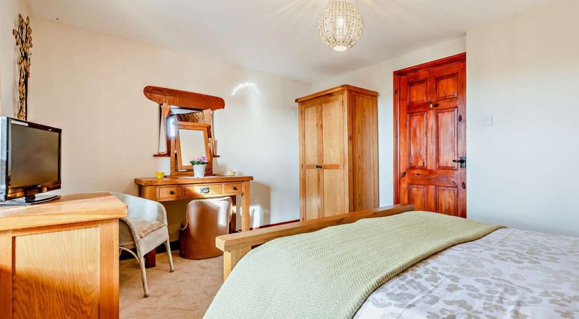 Photo of 1 Bed in Looe