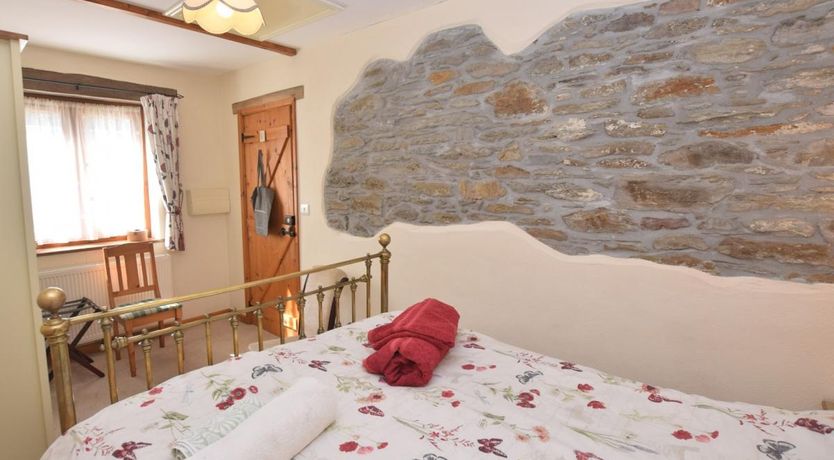 Photo of 2 Bed in Congdons Shop