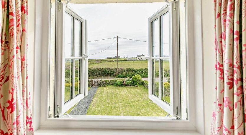 Photo of 3 Bed in The Lizard