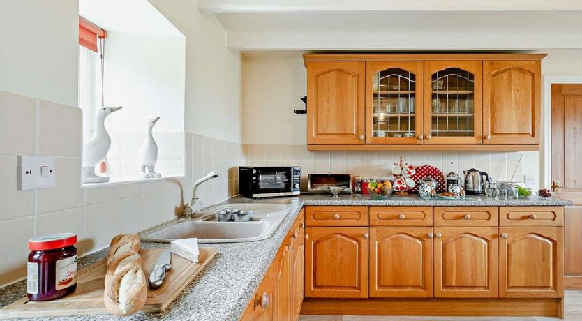 Photo of 3 Bed in The Lizard