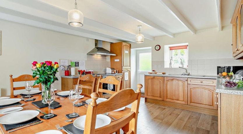 Photo of 3 Bed in The Lizard