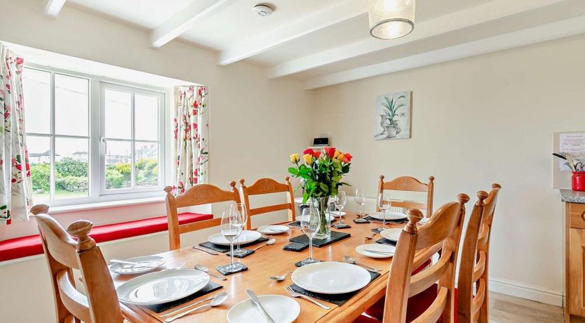 Photo of 3 Bed in The Lizard