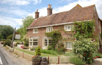 4 Bed in Wimborne Holiday Cottage