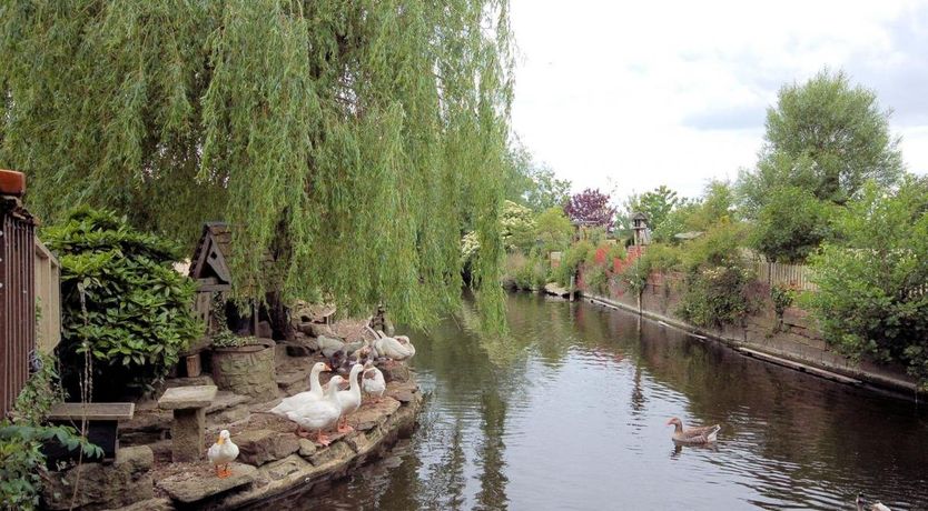 Photo of 4 Bed in Corfe Mullen