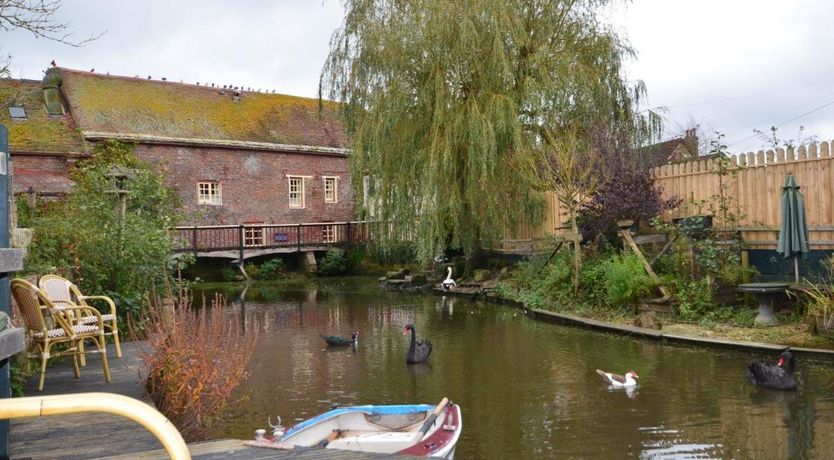 Photo of 4 Bed in Corfe Mullen