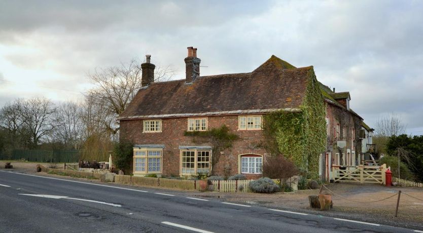 Photo of 4 Bed in Corfe Mullen