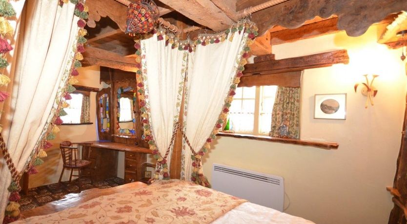 Photo of 4 Bed in Corfe Mullen