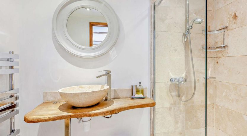 Photo of 3 Bed in Burrington