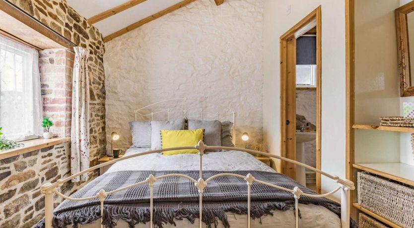 Photo of 1 Bed in Buckland Brewer