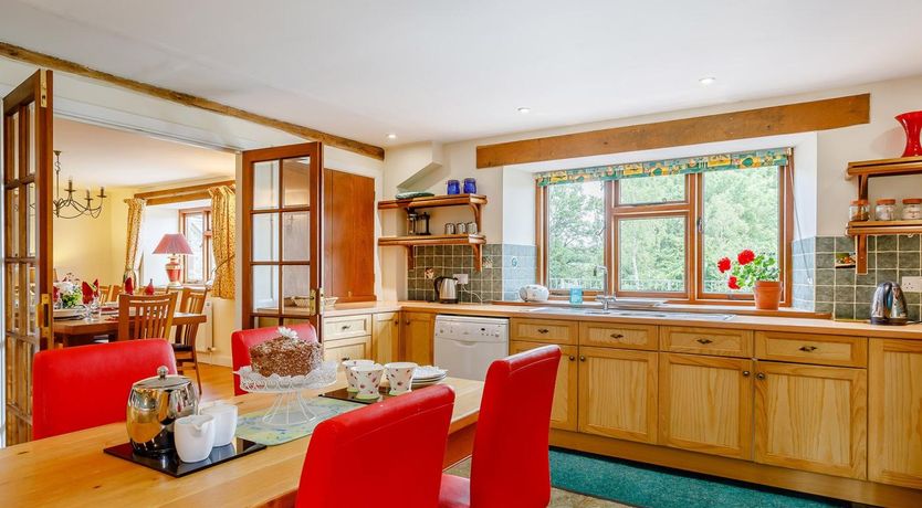 Photo of 5 Bed in Tiverton