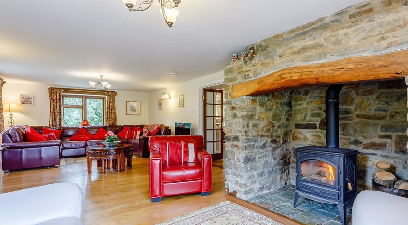 Photo of 5 Bed in Tiverton