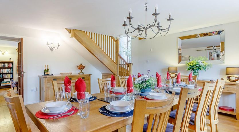 Photo of 5 Bed in Tiverton