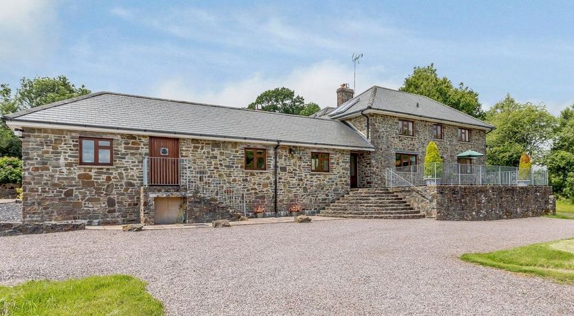 Photo of 5 Bed in Oakford