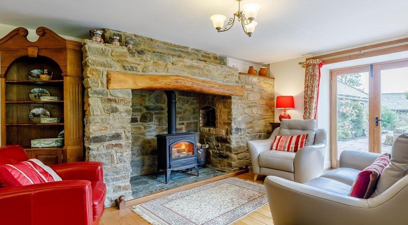 Photo of 5 Bed in Oakford