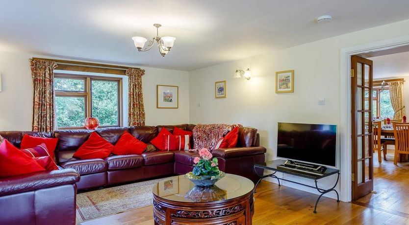 Photo of 5 Bed in Oakford