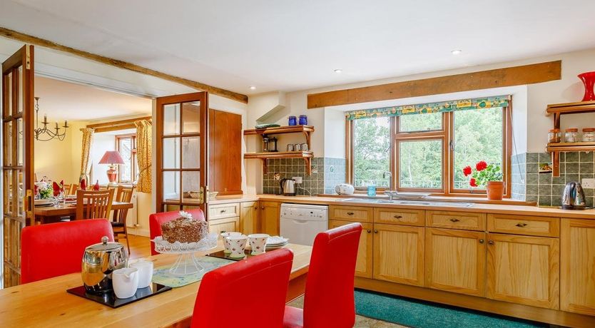 Photo of 5 Bed in Oakford