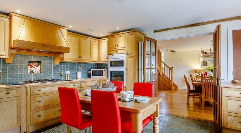 Photo of 5 Bed in Oakford