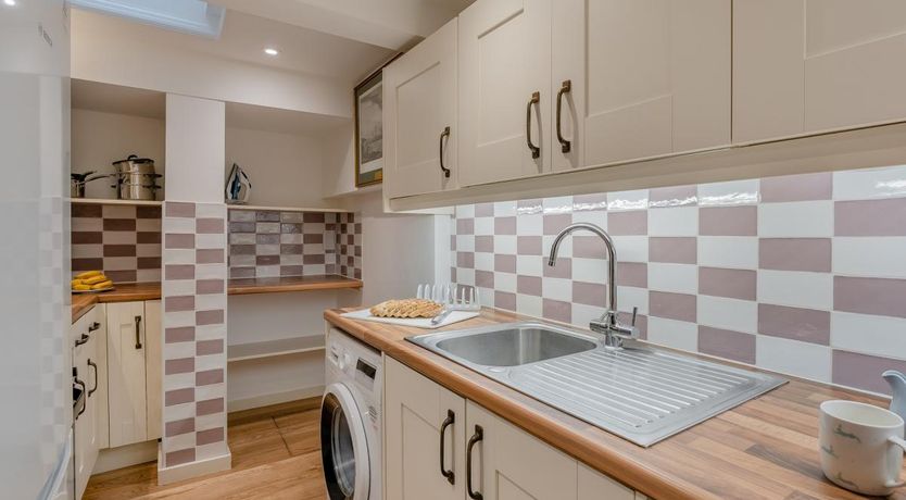 Photo of 4 Bed in Eastbourne