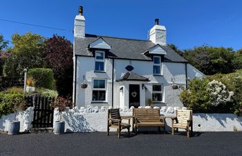 Tan Yr Allt Holiday Cottage