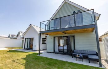 4 Bed in Northam Holiday Cottage