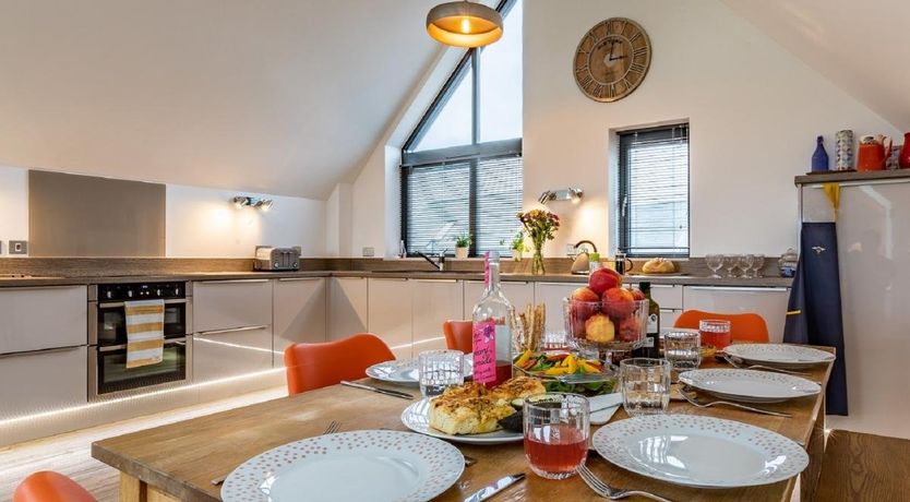 Photo of 4 Bed in Northam