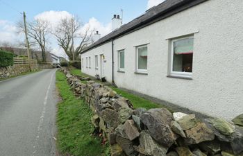 Ael Y Bryn Holiday Cottage