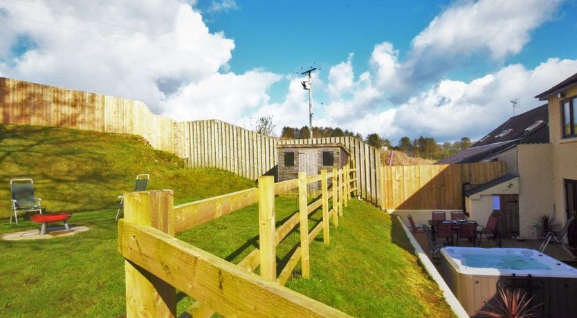 Photo of 5 Bed in Brynteg