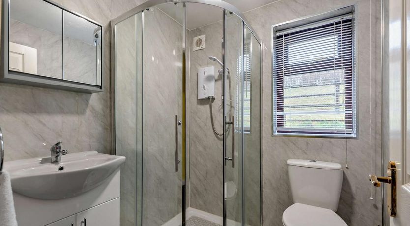 Photo of 5 Bed in Brynteg