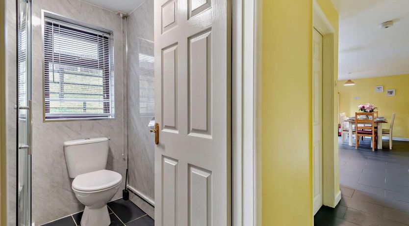 Photo of 5 Bed in Brynteg