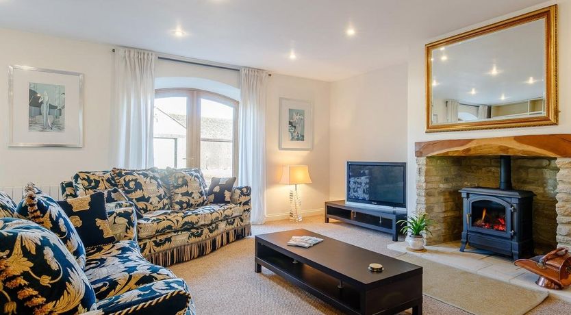 Photo of 5 Bed in Shaw