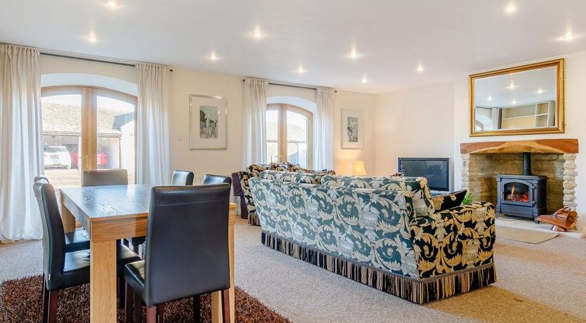 Photo of 5 Bed in Shaw