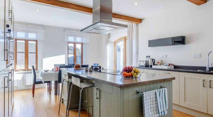 Photo of 5 Bed in Shaw