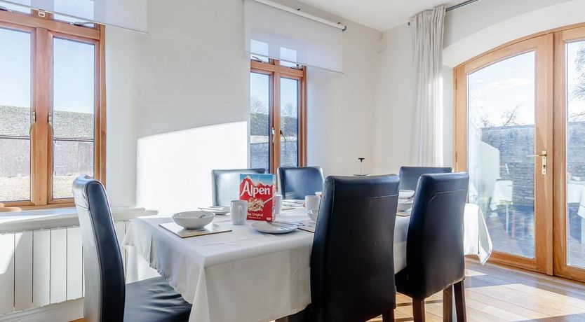 Photo of 5 Bed in Shaw