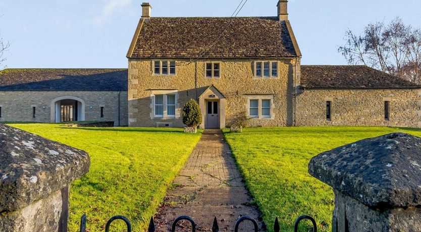 Photo of 5 Bed in Shaw