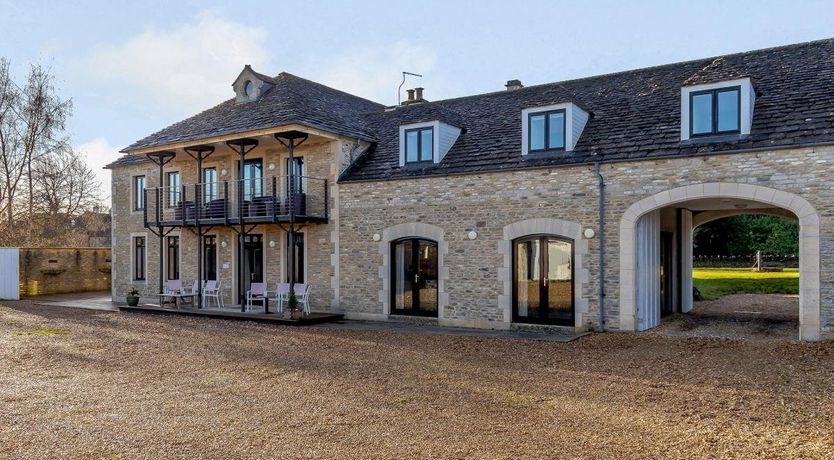 Photo of 5 Bed in Shaw