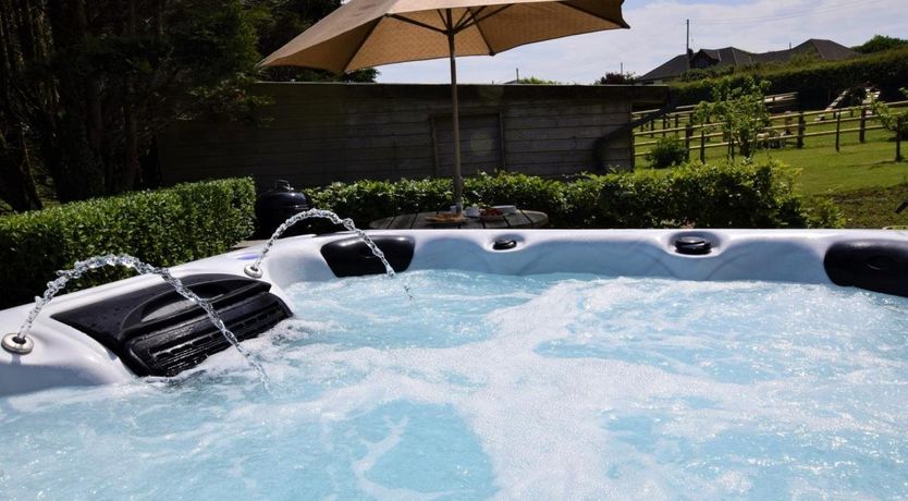 Photo of 4 Bed in Higher Clovelly