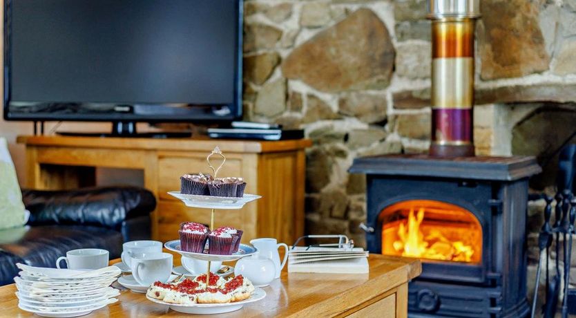 Photo of 4 Bed in Higher Clovelly