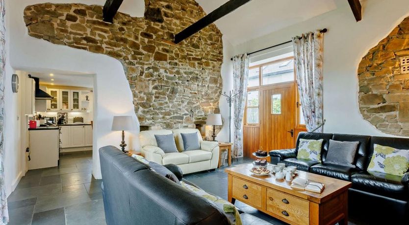 Photo of 4 Bed in Higher Clovelly