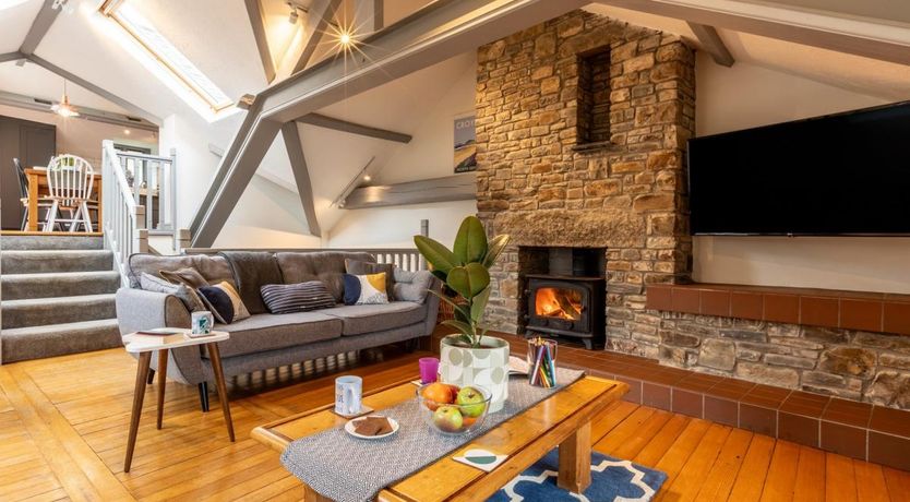 Photo of 4 Bed in Monkleigh