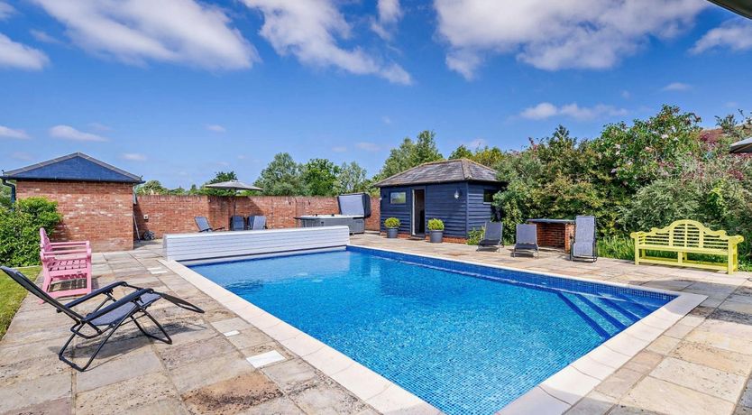 Photo of 5 Bed in Ashford