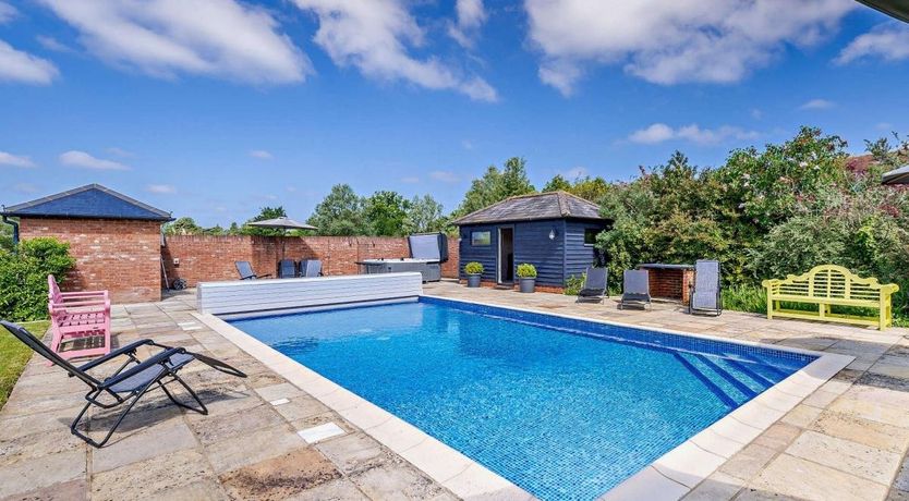 Photo of 5 Bed in Smarden