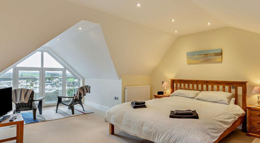 Photo of 4 Bed in Appledore