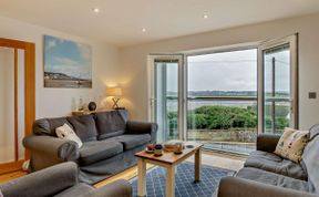 Photo of 4 Bed in Appledore