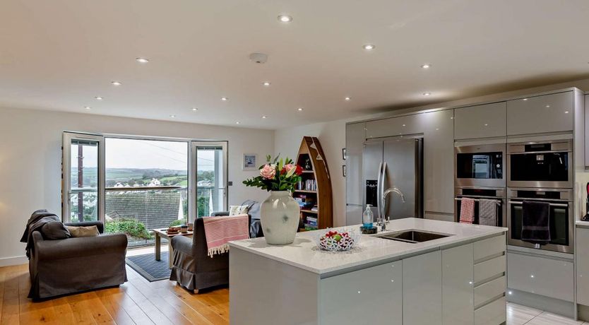 Photo of 4 Bed in Appledore