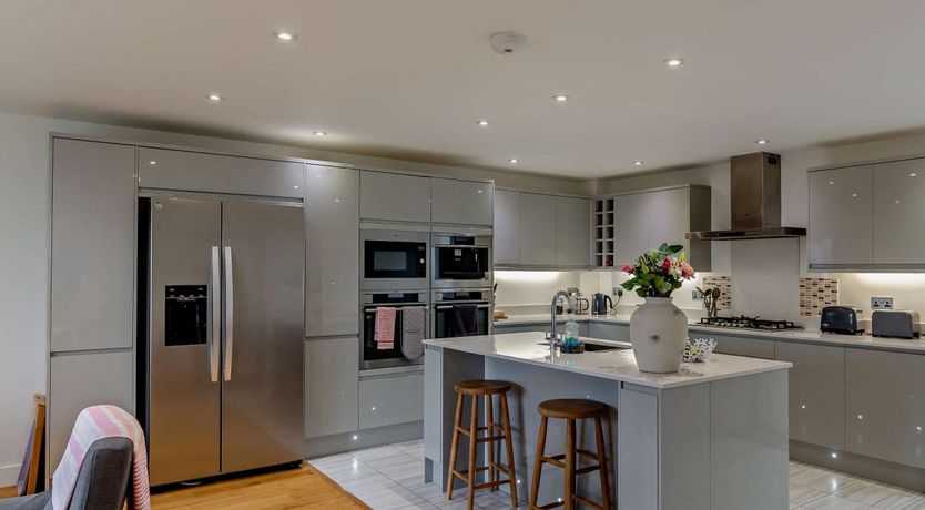 Photo of 4 Bed in Appledore