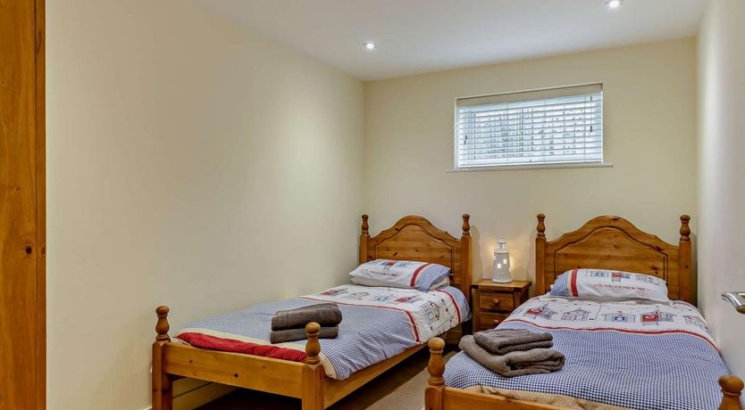 Photo of 4 Bed in Appledore