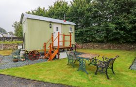 Photo of shepherds-hut-the-hurdle